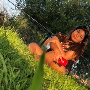 Meet your Posher, Malia